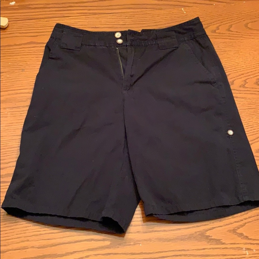 White stag size 8 women’s black shorts